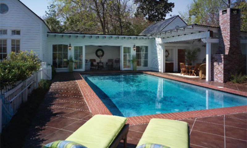 A Summerville Pump House turned Breezy Cabana Poolhouse