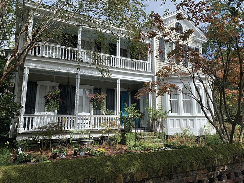 Blending contemporary with classic in a bold Broad Street abode