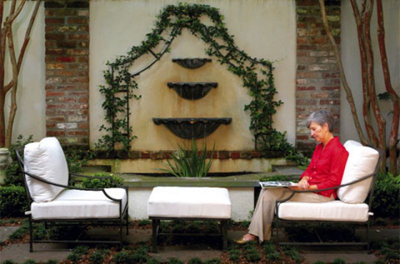 Downtown: an evergreen Tradd Street garden