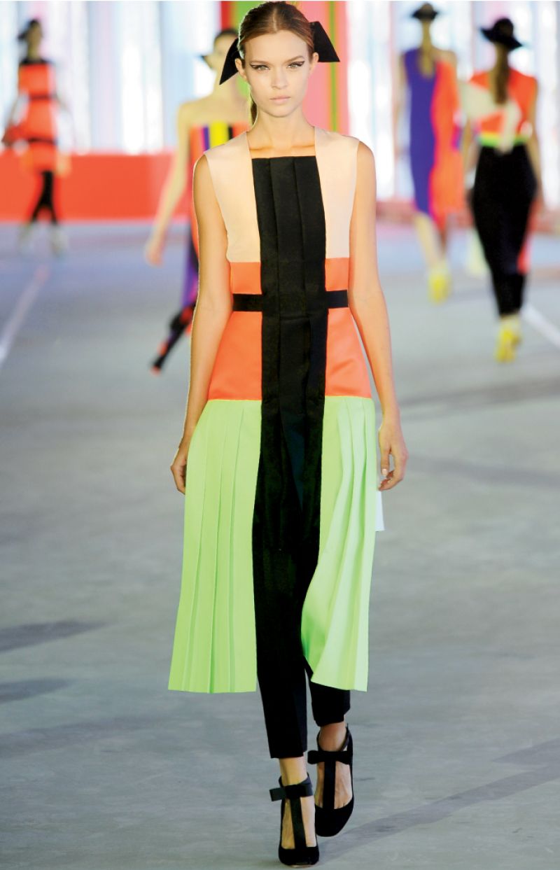 How to Wear Neon