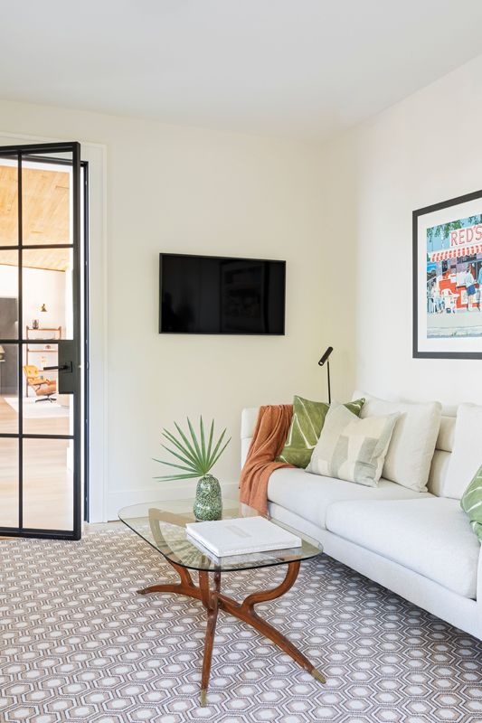 The husband’s more understated office, takes advantage of river views from the Thayer Coggin sofa, while the Italian coffee table from Elizabeth Stuart Design adds flair.