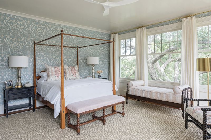 No art was needed in the owner’s bedroom once the architects’ expanded the room’s east-facing windows to bring in the natural beauty of its live oak neighbor. Dufford Young also removed smaller windows from the north wall creating the perfect space for the antique four-poster bed, which is accentuated by Penny Morrison “Vasari”-wrapped pillows and Lewis & Wood “Bella” wallpaper from Fritz Porter.