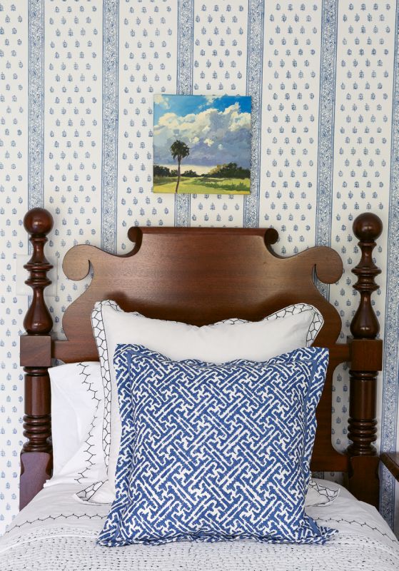 Schumacher’s “Katsura Stripe” wallpaper in “Delft”