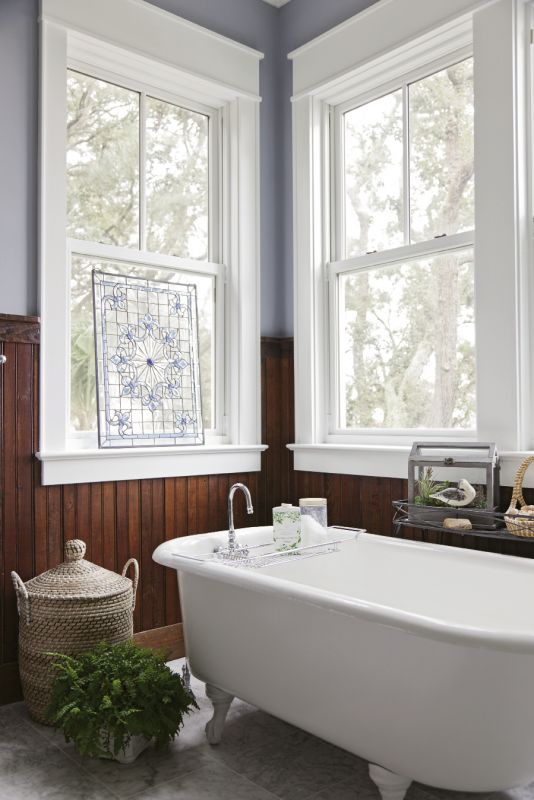 for the master bath, Robert took a vintage that had been rusting in his parents’ backyard in Newberry and cleaned and reglazed it.