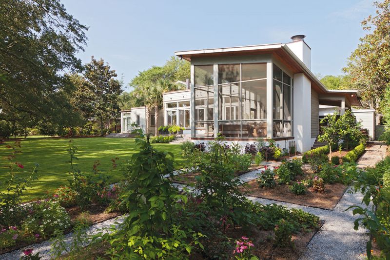 In the backyard, however, the rear addition is stunningly contemporary and communes with the site’s natural beauty.