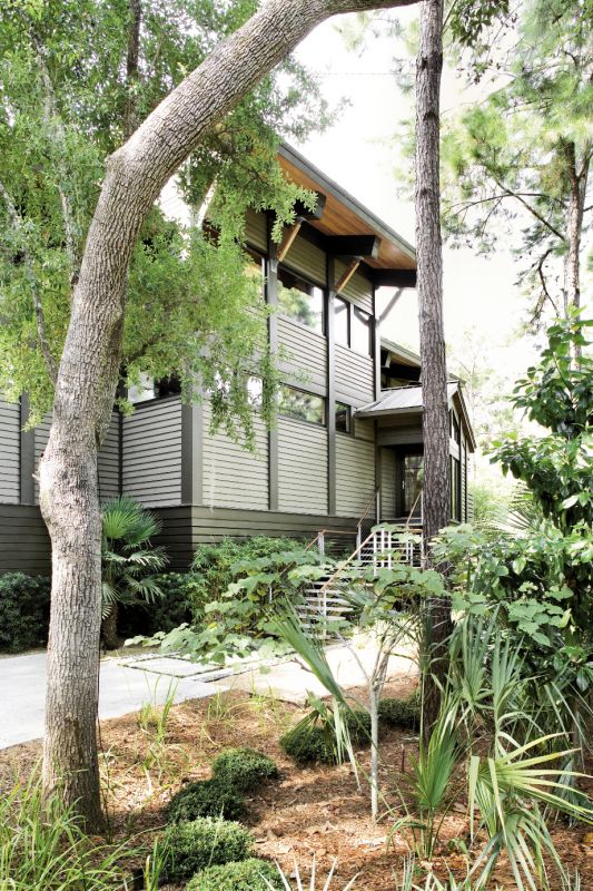 hingled siding on the street- facing exterior of Kathleen Parramore and Steve Sinn’s modern dwelling helps integrate it