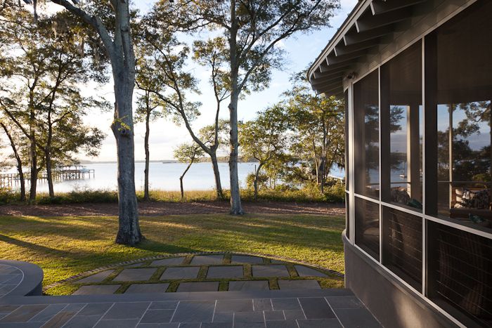The Charleston Home: At Home on the River