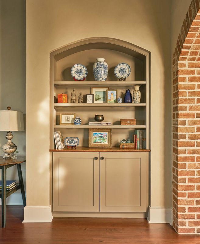 A built-in cabinet in one corner incorporates an antique dresser top from the owner’s home in Atlanta.