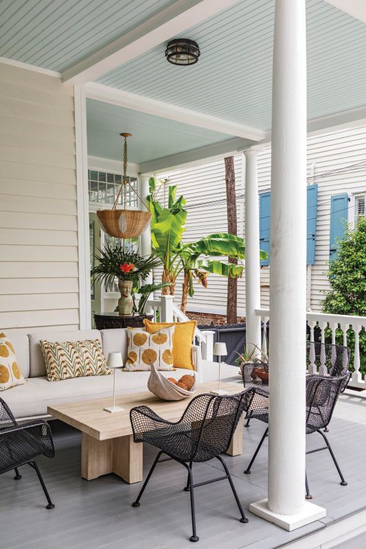 Thanks to the expansion of the porch, they have a covered outdoor sitting room, perfect for the vintage Woodard wire chairs that belonged to Phoebe’s mother, an antiques dealer.