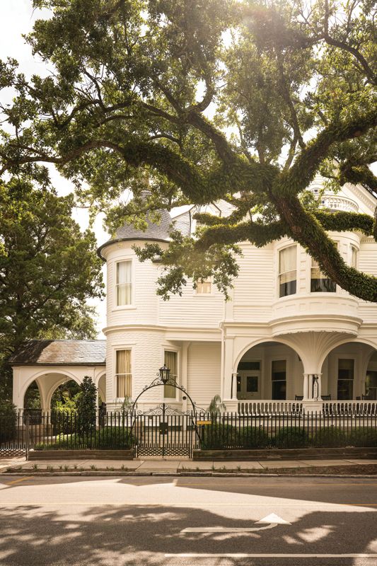 Eddie Fava of e e fava architects and Tupper Builders restored the iconic Queen Anne-style  facade to its original splendor, removing in-window AC units and repairing compromised areas of the piazza.