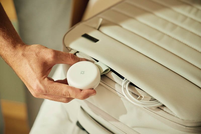 “Butterfly SE” two-in-one wireless charger