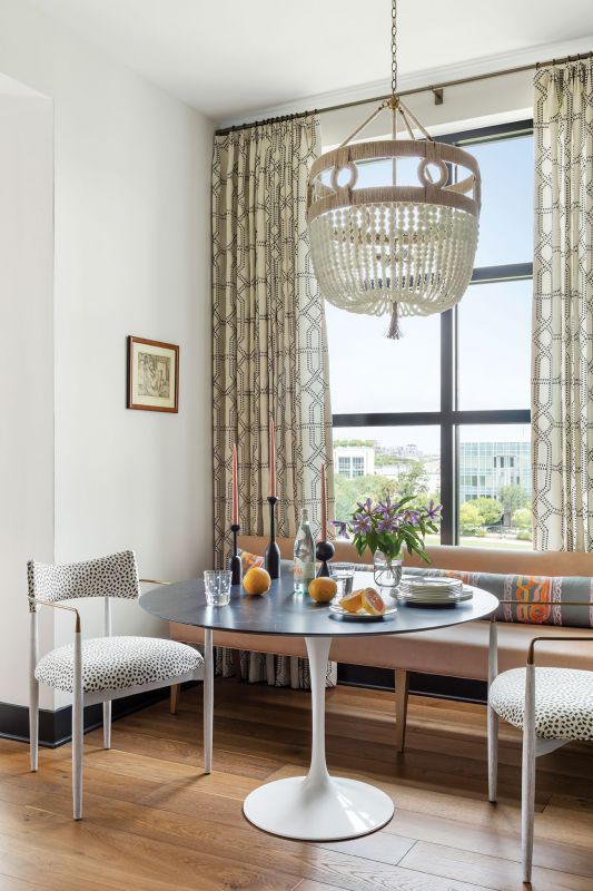 When a Virginia transplant wanted enjoy the charms of downtown Charleston without the concerns that come with maintaining a centuries-old home, a top-floor condo in the Gadsden provided the perfect solution.