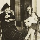 Daisy Breaux Simonds (left) with the estate manager’s wife, Helen Jennings, and son, Royce Lee Jennings, pictured on the porch in 1948. IMAGES COURTESY OF (POSTCARD) LEAH GREENBERG POSTCARD COLLECTION, SPECIAL COLLECTIONS, COLLEGE OF CHARLESTON LIBRARIES & (DAISY WITH HELEN JENNINGS) LEE JENNINGS
