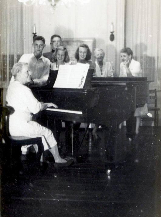 The McInvaill family's last visit with Alice in January 1958, before she died of a heart attack the following month