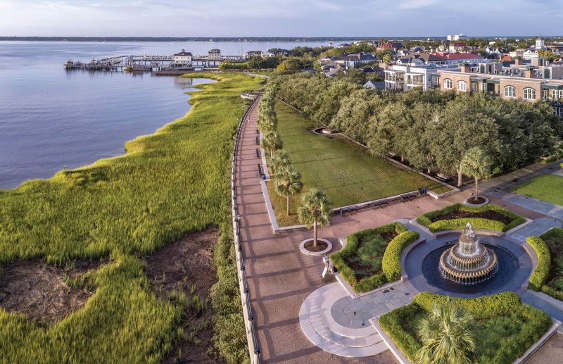 1990: Waterfront Park is complete